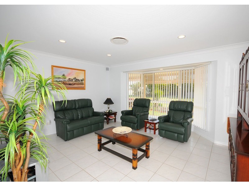 64 Alexander, Urangan QLD 4655
