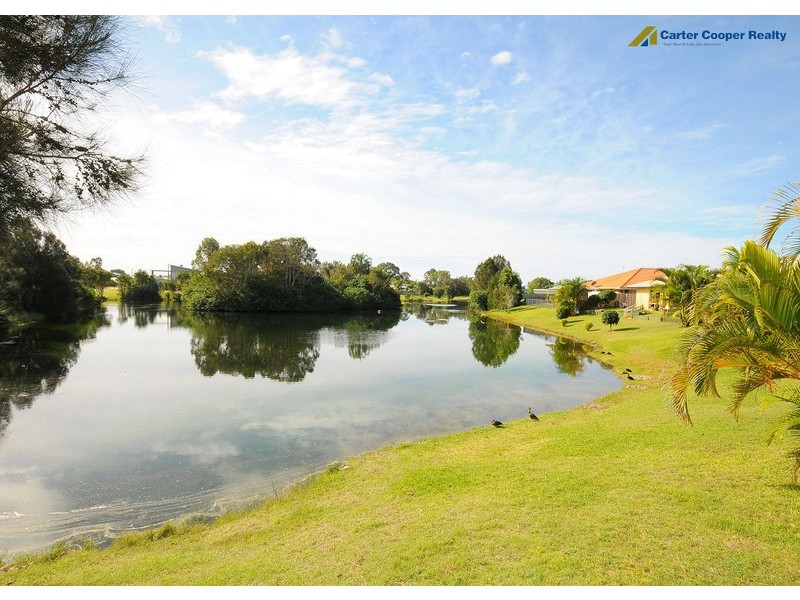 64 Alexander, Urangan QLD 4655