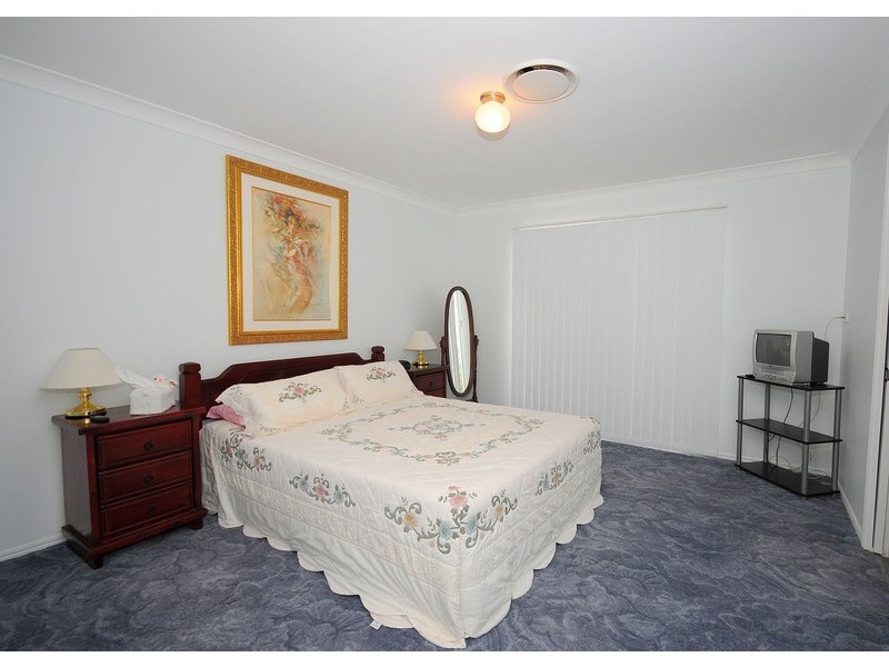 64 Alexander, Urangan QLD 4655