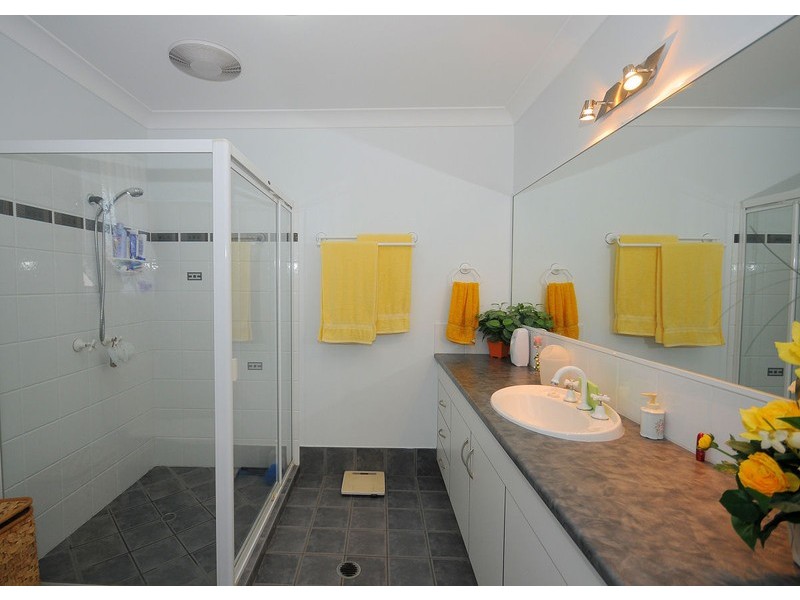 64 Alexander, Urangan QLD 4655