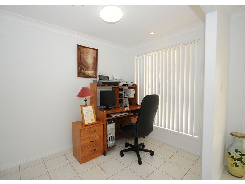 64 Alexander, Urangan QLD 4655
