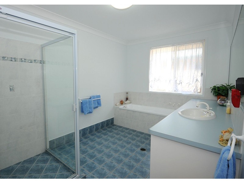64 Alexander, Urangan QLD 4655