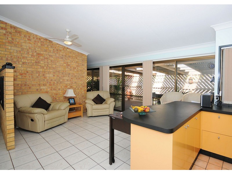 41 Hansen Street, Urangan QLD 4655