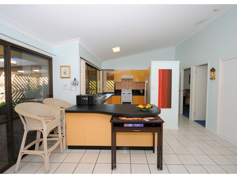 41 Hansen Street, Urangan QLD 4655