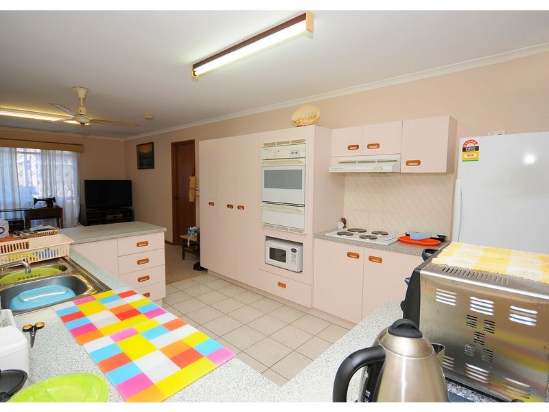 12 North Street, Point Vernon QLD 4655