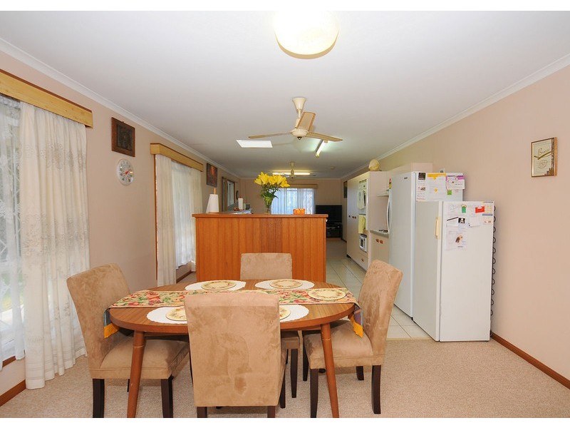 12 North Street, Point Vernon QLD 4655