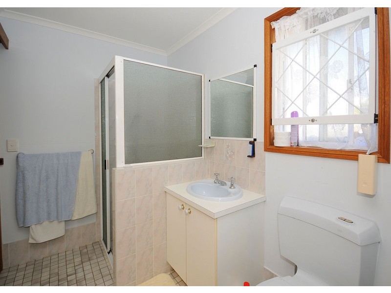 12 North Street, Point Vernon QLD 4655