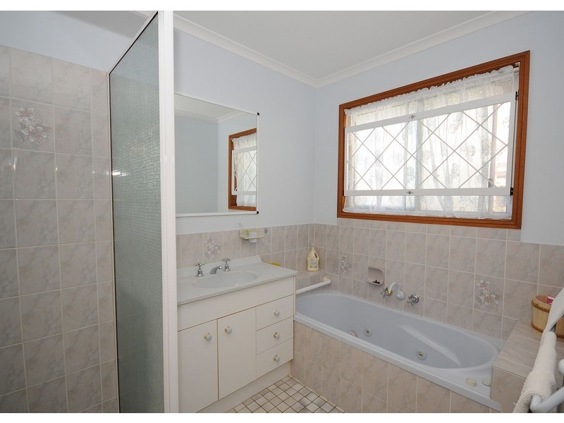 12 North Street, Point Vernon QLD 4655