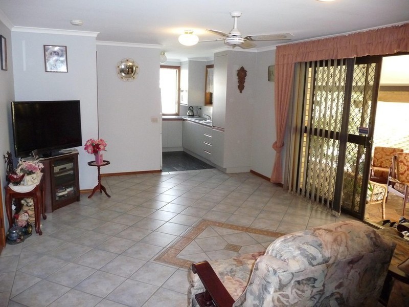 5 Limpus Street, Urangan QLD 4655