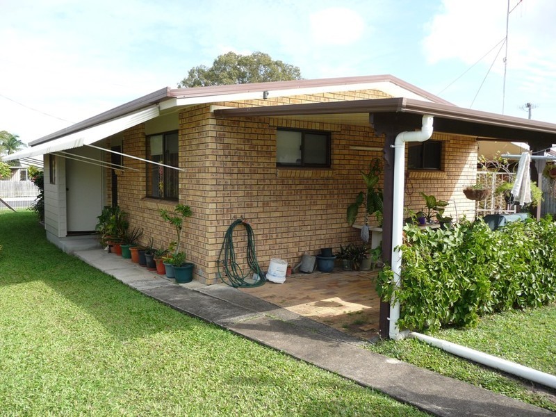 5 Limpus Street, Urangan QLD 4655