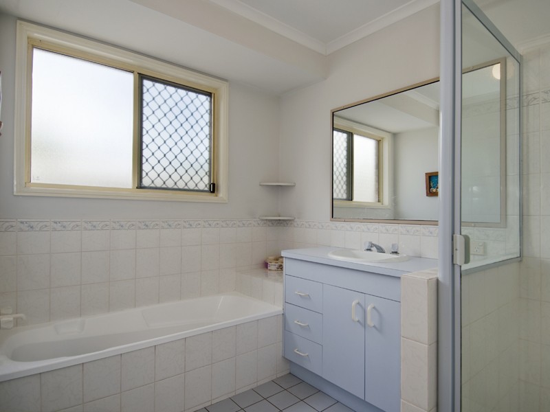 7  Cochrane Court, Torquay QLD 4655