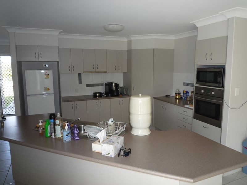 3 Bushlark Av, Eli Waters QLD 4655