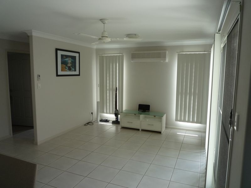 3 Bushlark Av, Eli Waters QLD 4655