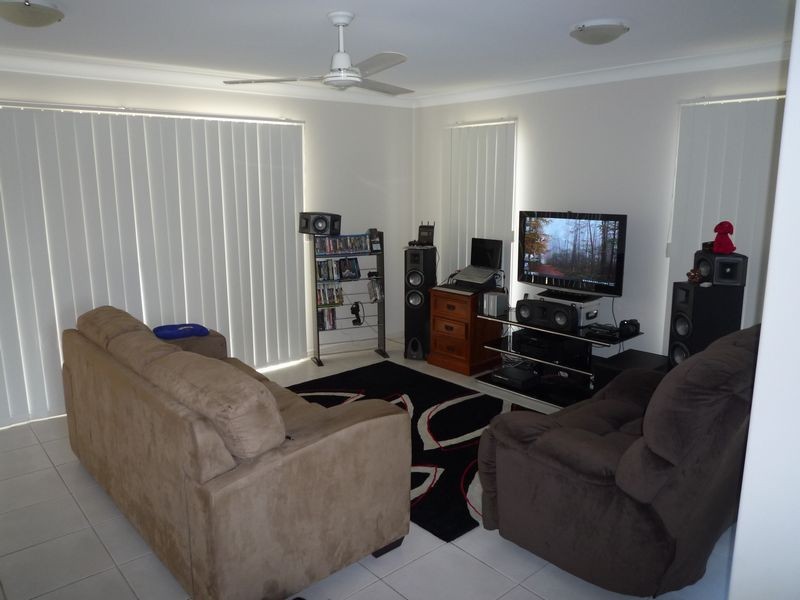 3 Bushlark Av, Eli Waters QLD 4655