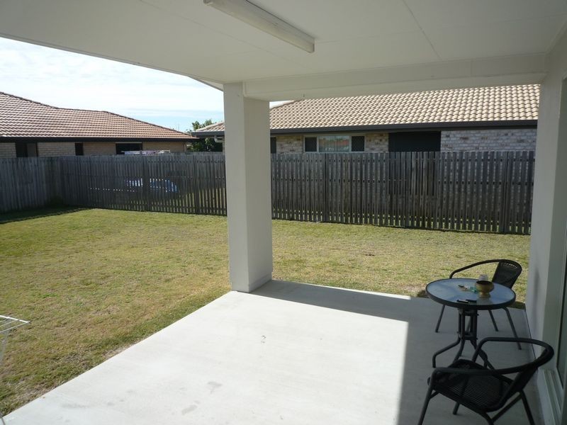3 Bushlark Av, Eli Waters QLD 4655