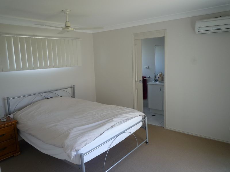 3 Bushlark Av, Eli Waters QLD 4655