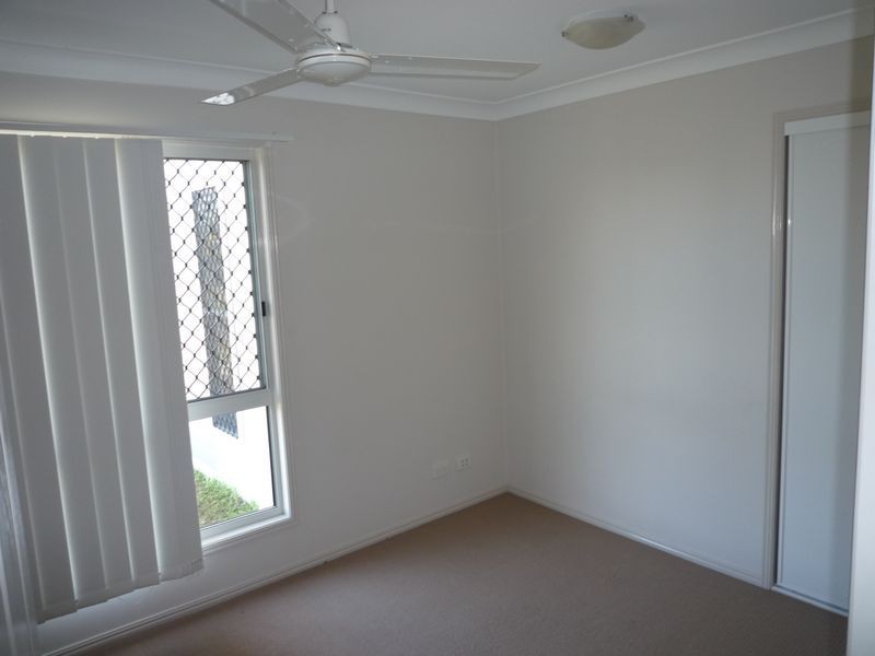 3 Bushlark Av, Eli Waters QLD 4655