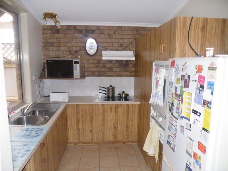 9 Woodland Close, Torquay QLD 4655
