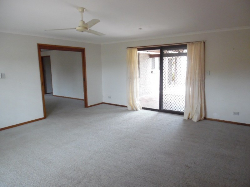 37 William Street, Urangan QLD 4655