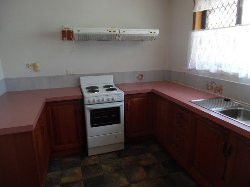 37 William Street, Urangan QLD 4655