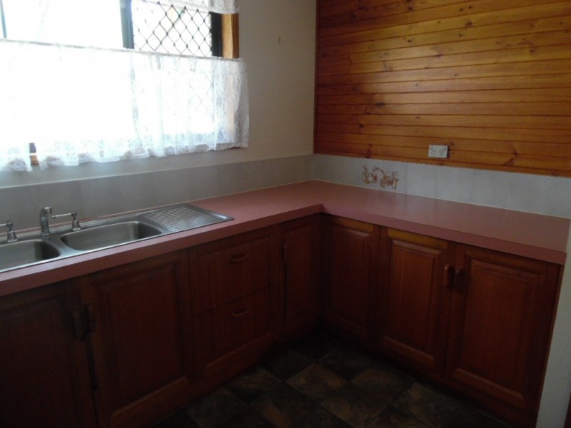 37 William Street, Urangan QLD 4655