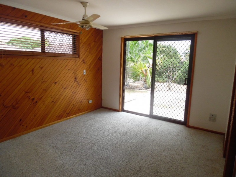 37 William Street, Urangan QLD 4655