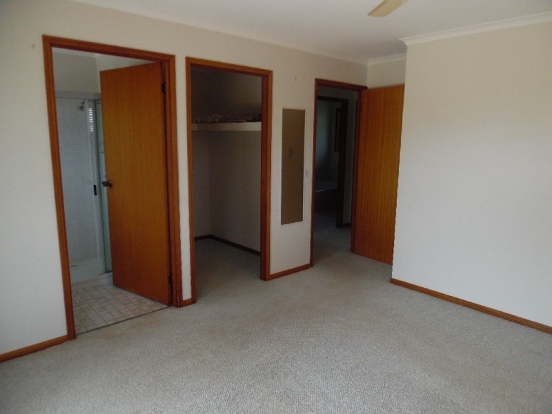 37 William Street, Urangan QLD 4655