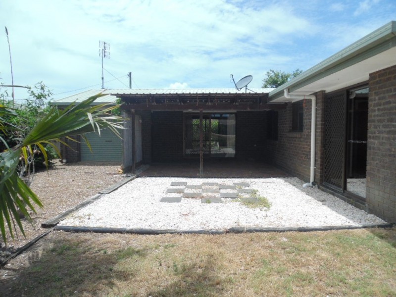 37 William Street, Urangan QLD 4655