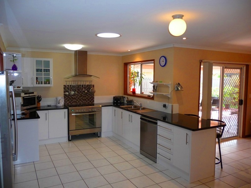 64 Corfield Street, Point Vernon QLD 4655