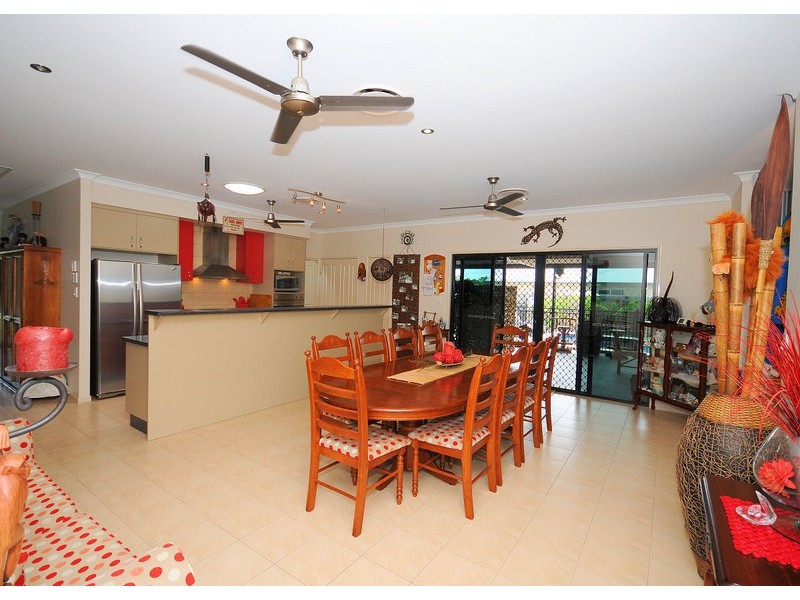 7 Amstal Ave, Wondunna QLD 4655