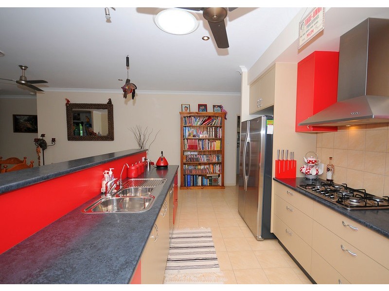 7 Amstal Ave, Wondunna QLD 4655