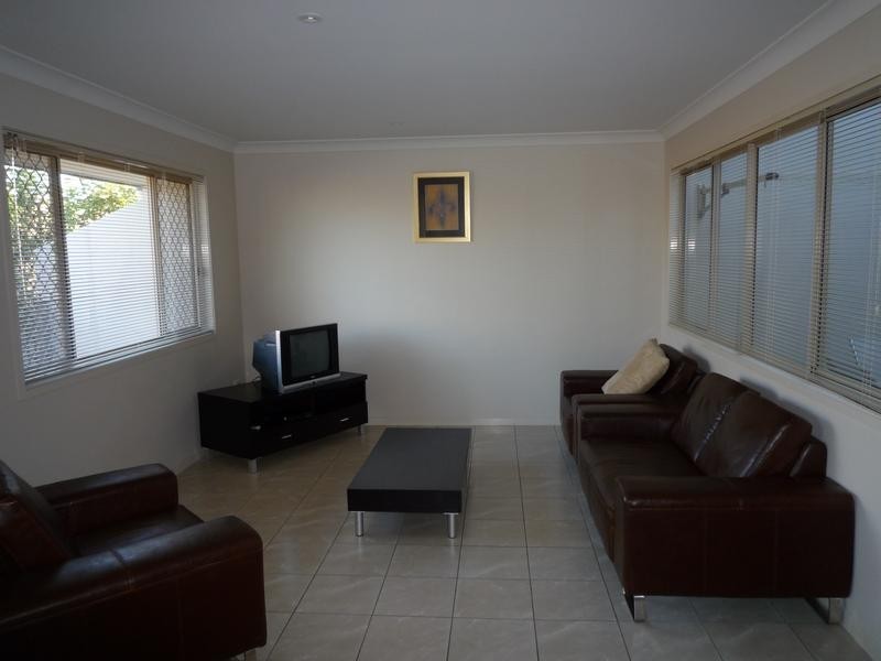 27/1 Ibis Bvd, Eli Waters QLD 4655