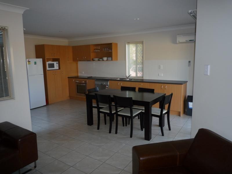 27/1 Ibis Bvd, Eli Waters QLD 4655