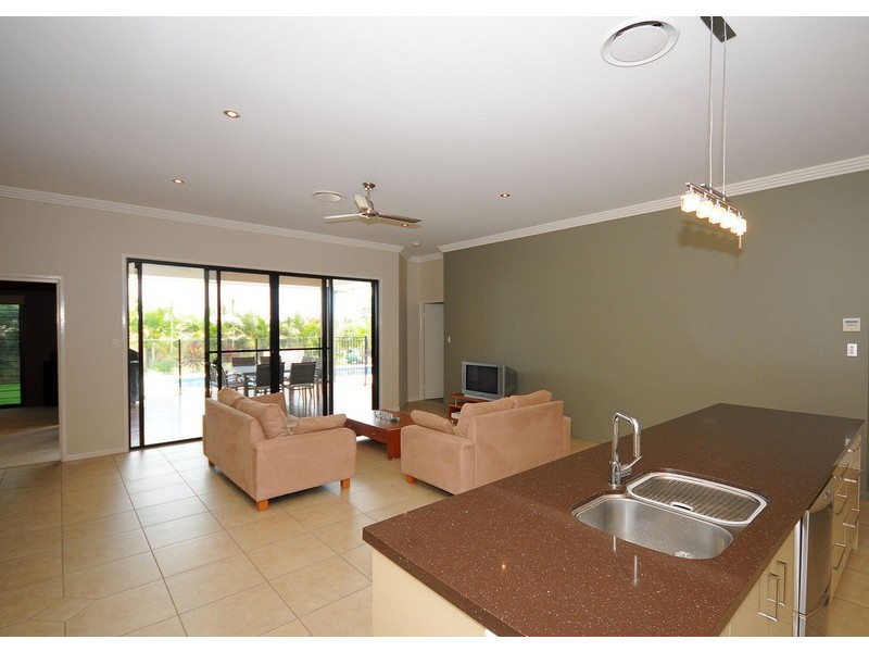 23 Harrison Cct, Urangan QLD 4655