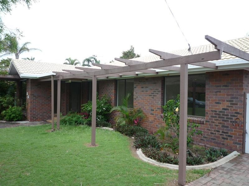 16 Hastings Street, Pialba QLD 4655