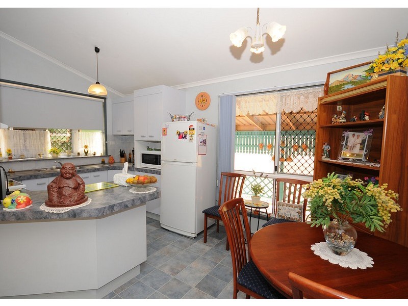 20  Palm Avenue, Eli Waters QLD 4655