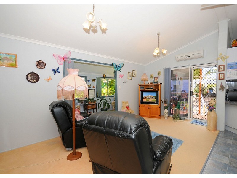 20  Palm Avenue, Eli Waters QLD 4655