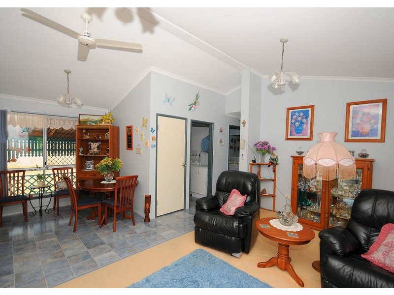 20  Palm Avenue, Eli Waters QLD 4655