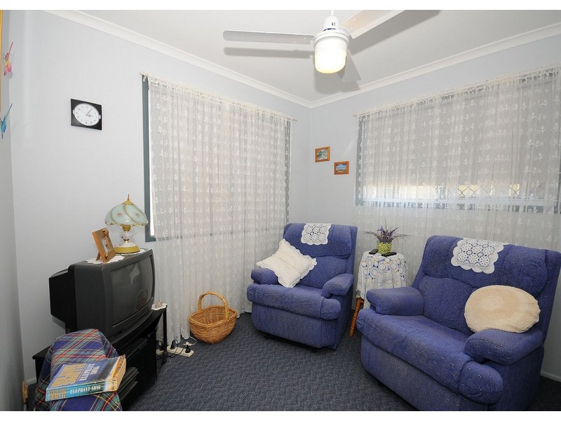 20  Palm Avenue, Eli Waters QLD 4655