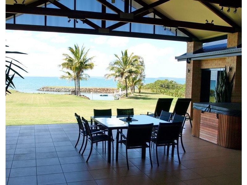 27 Pelican Avenue, Booral QLD 4655