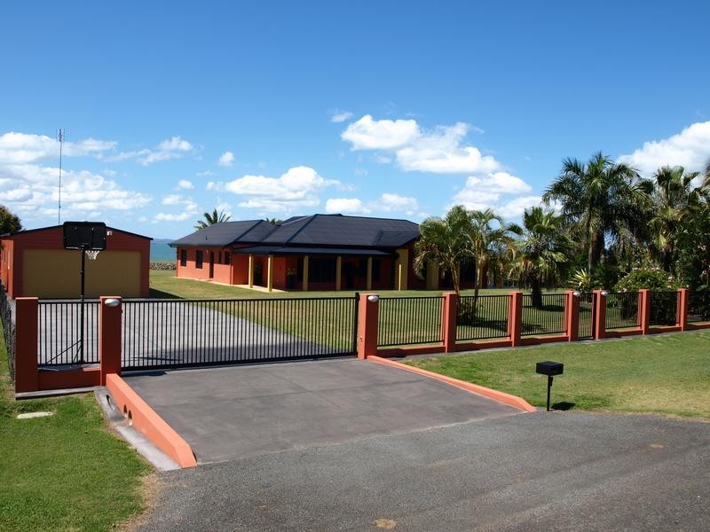 27 Pelican Avenue, Booral QLD 4655