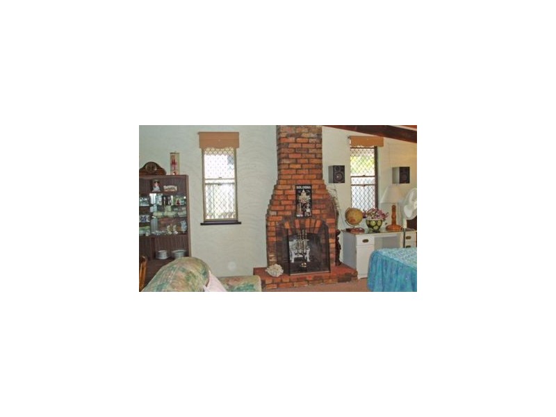 18 Urraween Rd, Urraween QLD 4655