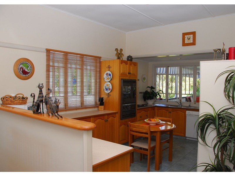 1 Hibiscus Street, Urangan QLD 4655