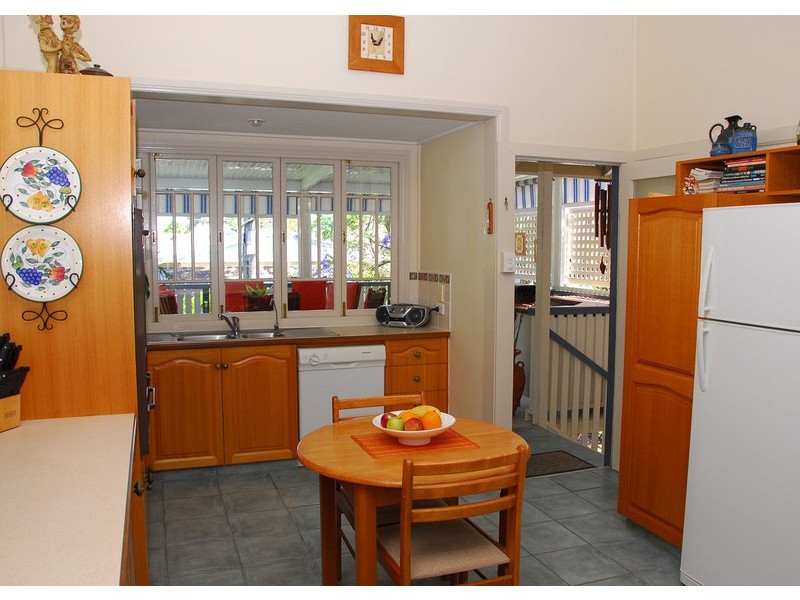 1 Hibiscus Street, Urangan QLD 4655