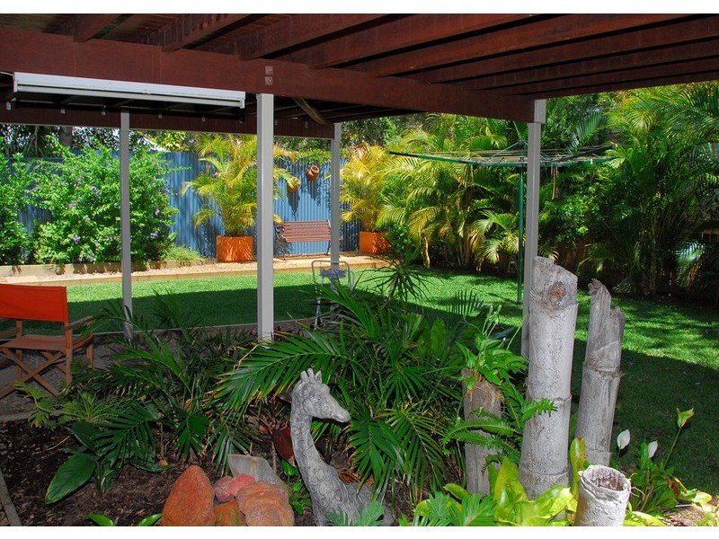 1 Hibiscus Street, Urangan QLD 4655