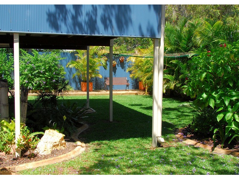 1 Hibiscus Street, Urangan QLD 4655