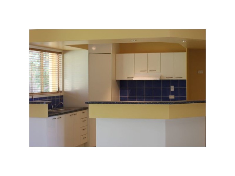 6 Lester Crescent, Torquay QLD 4655