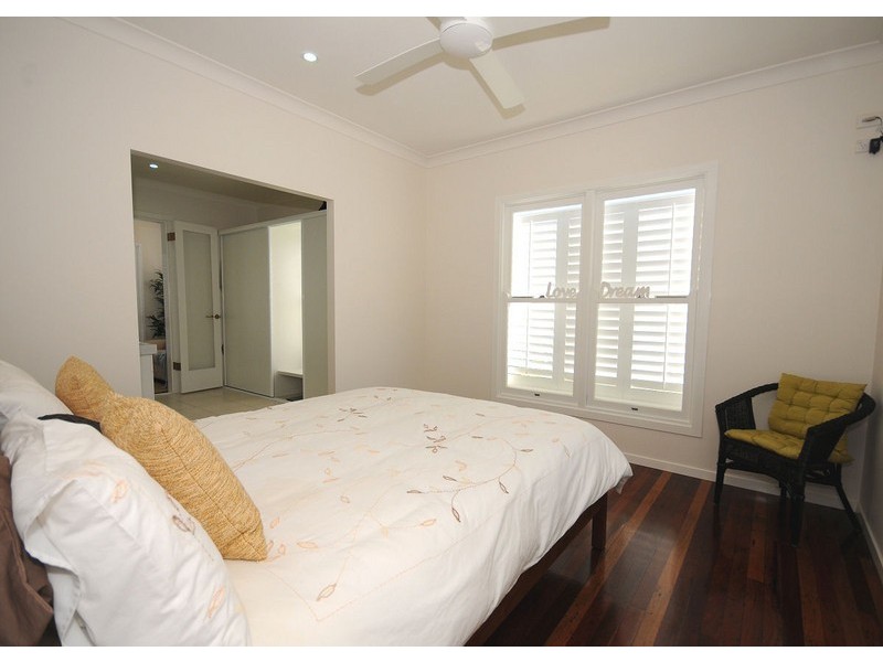 39 Shell Street, Urangan QLD 4655