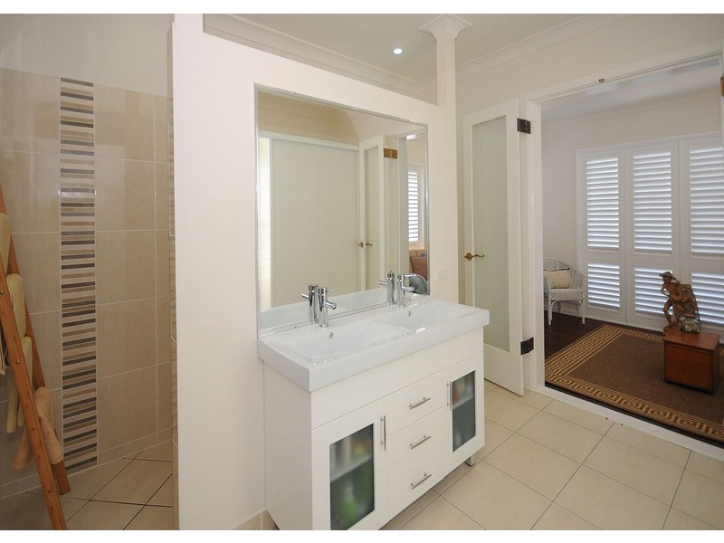 39 Shell Street, Urangan QLD 4655