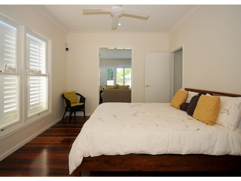 39 Shell Street, Urangan QLD 4655
